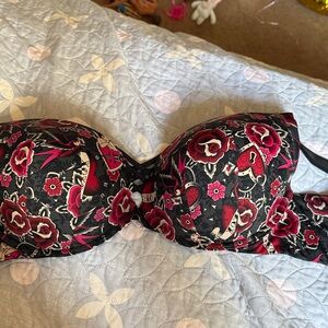 Torrid Curve Black & Red Floral adjustableBra - Women's Intimates 44C EUC